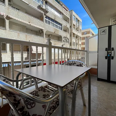 Superior La Playa! 3 Bedrooms! 2 Baths! Air Condition! Side Sea View! Appartement