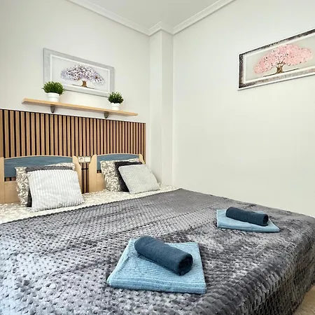 Superior La Playa! 3 Bedrooms! 2 Baths! Air Condition! Side Sea View! Appartement Torrevieja