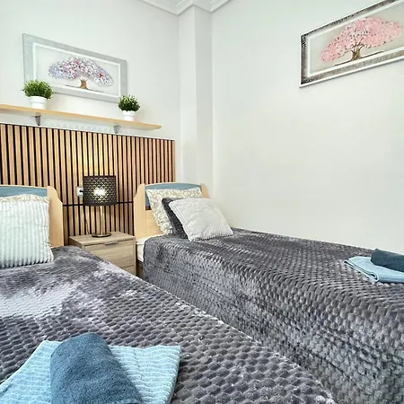 Superior La Playa! 3 Bedrooms! 2 Baths! Air Condition! Side Sea View! Appartement *