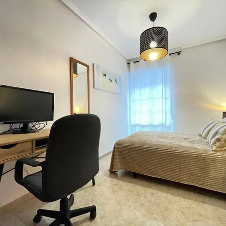 Superior La Playa! 3 Bedrooms! 2 Baths! Air Condition! Side Sea View! Appartement