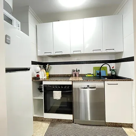 Superior La Playa! 3 Bedrooms! 2 Baths! Air Condition! Side Sea View! Appartement *