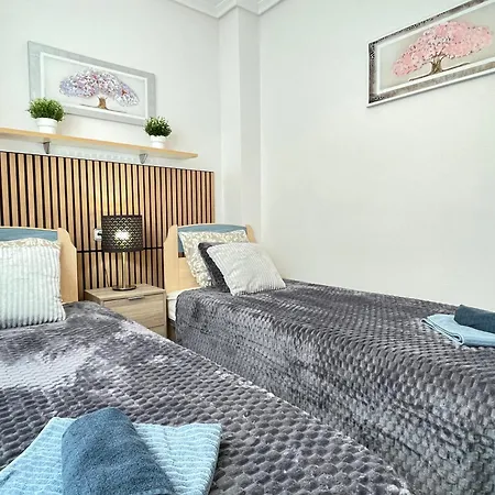 Superior La Playa! 3 Bedrooms! 2 Baths! Air Condition! Side Sea View! 公寓 *